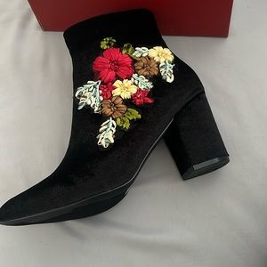 Suede booties with floral